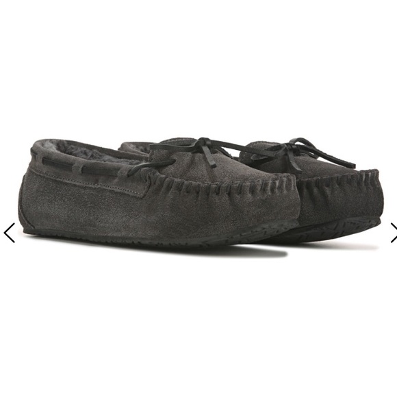NIB Minnetonka Women’s Charcoal Britt Trapper Moccasin Slippers - Picture 1 of 5